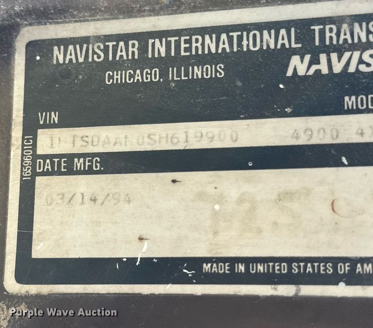 image for item DQ1542 1995 International 4900  feed mixer truck