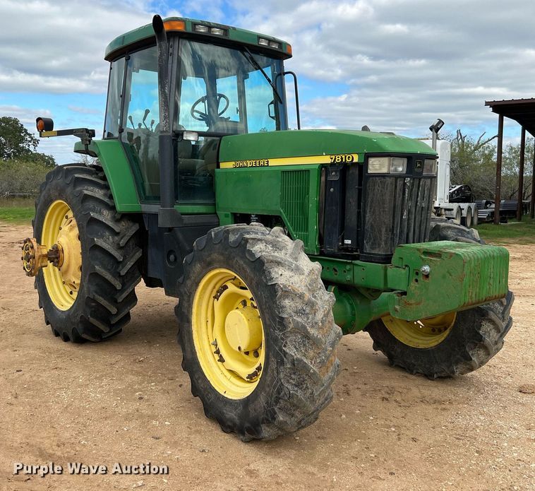 image for item DQ2317 2000 John Deere 7810  MFWD tractor