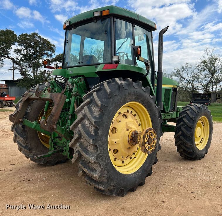 image for item DQ2317 2000 John Deere 7810  MFWD tractor