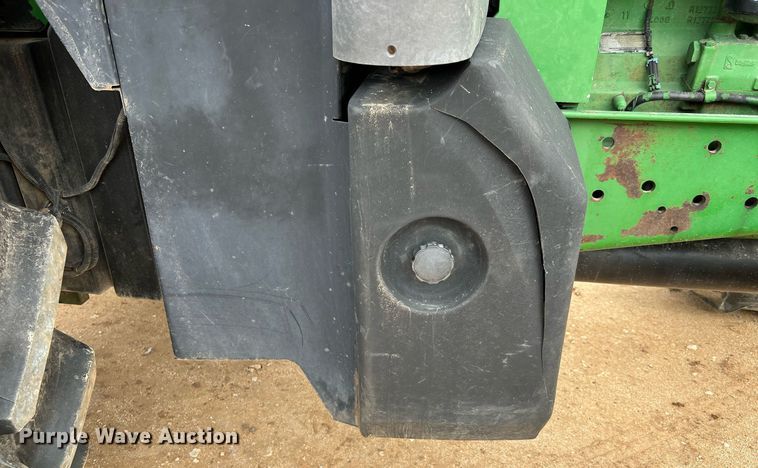 image for item DQ2317 2000 John Deere 7810  MFWD tractor