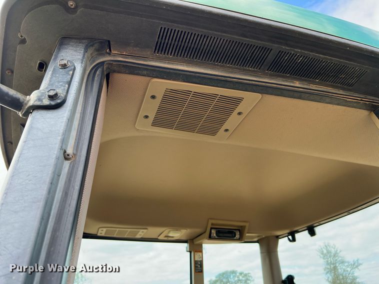 image for item DQ2317 2000 John Deere 7810  MFWD tractor