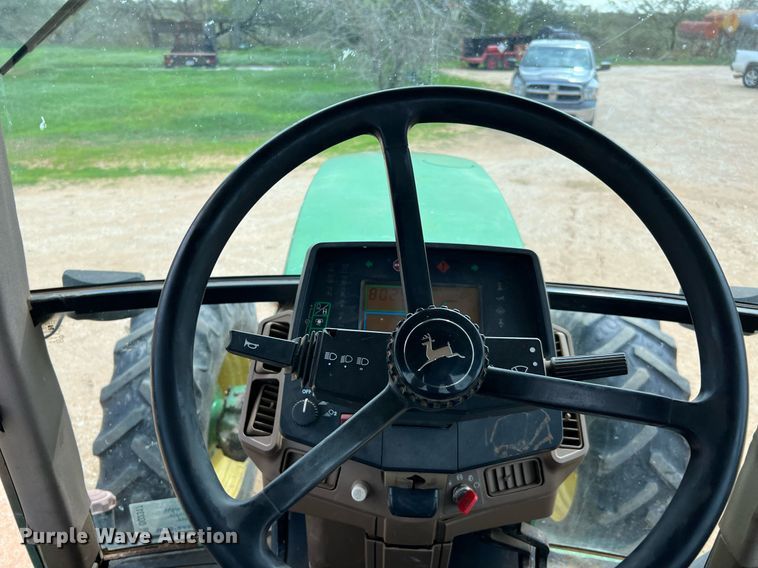 image for item DQ2317 2000 John Deere 7810  MFWD tractor