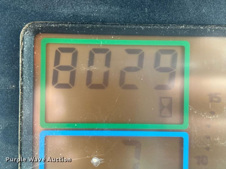 image for item DQ2317 2000 John Deere 7810  MFWD tractor