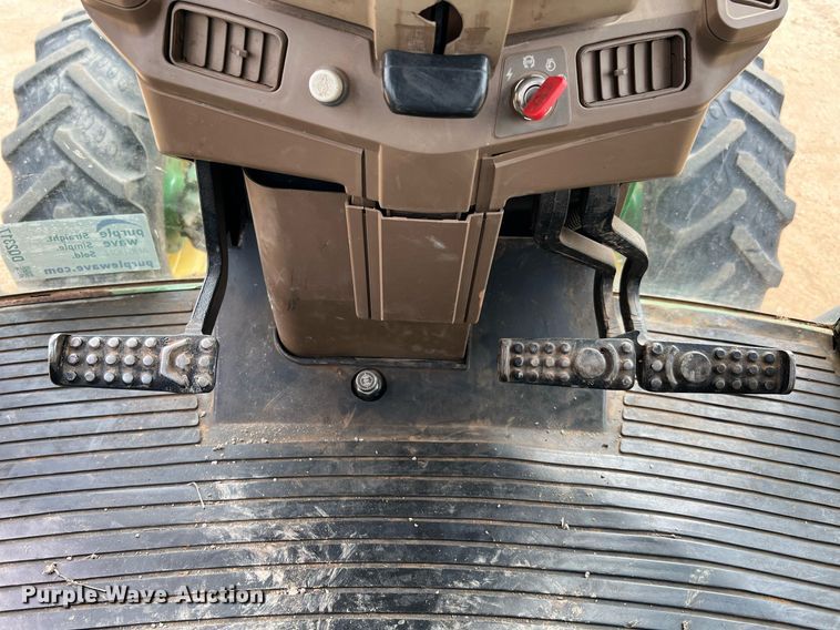 image for item DQ2317 2000 John Deere 7810  MFWD tractor