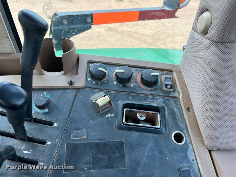 image for item DQ2317 2000 John Deere 7810  MFWD tractor