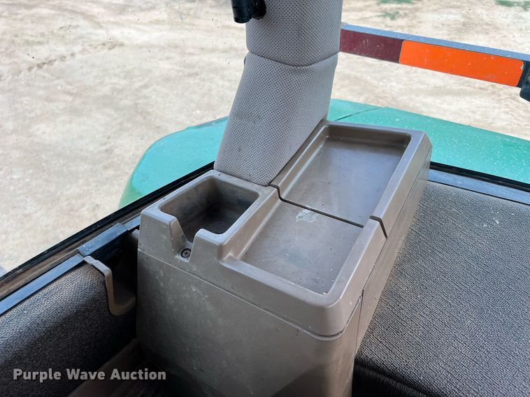 image for item DQ2317 2000 John Deere 7810  MFWD tractor