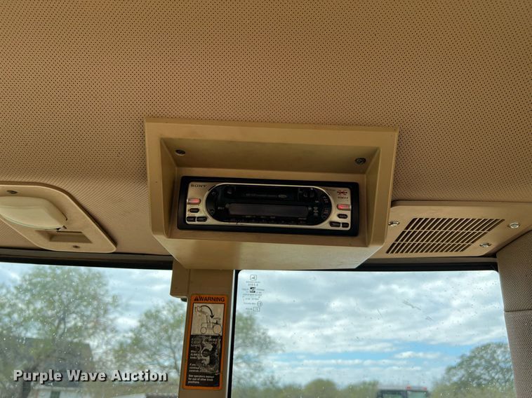 image for item DQ2317 2000 John Deere 7810  MFWD tractor