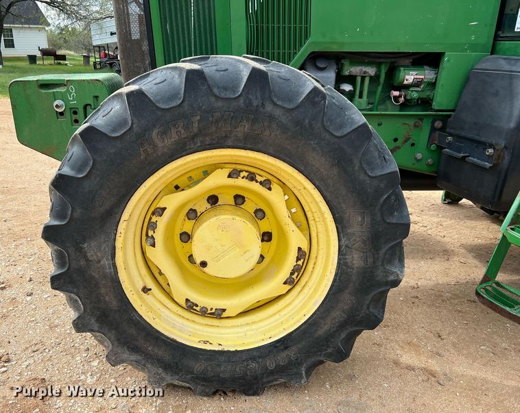 image for item DQ2317 2000 John Deere 7810  MFWD tractor