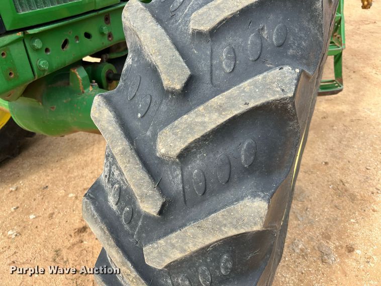 image for item DQ2317 2000 John Deere 7810  MFWD tractor