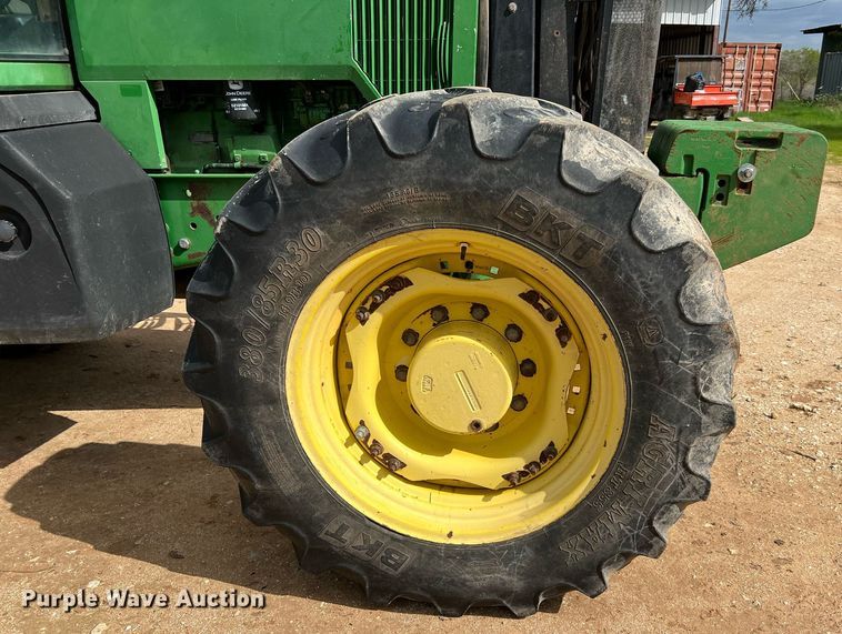 image for item DQ2317 2000 John Deere 7810  MFWD tractor