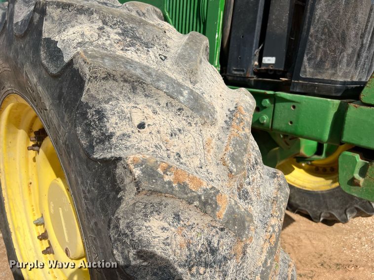 image for item DQ2317 2000 John Deere 7810  MFWD tractor