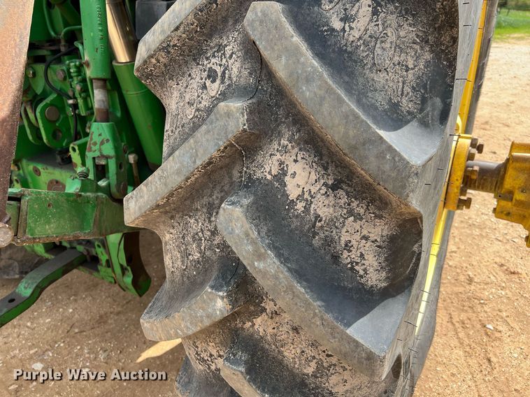 image for item DQ2317 2000 John Deere 7810  MFWD tractor