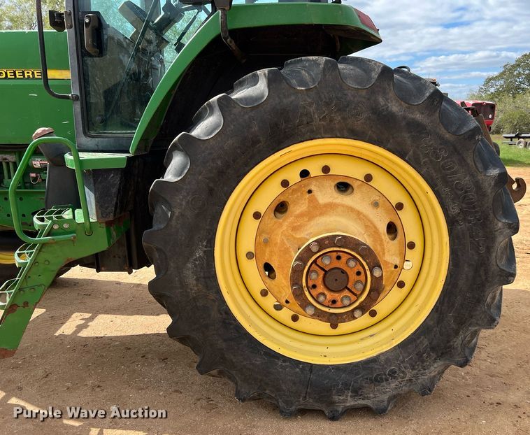 image for item DQ2317 2000 John Deere 7810  MFWD tractor