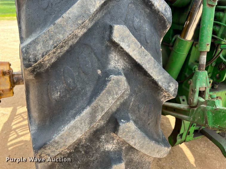 image for item DQ2317 2000 John Deere 7810  MFWD tractor