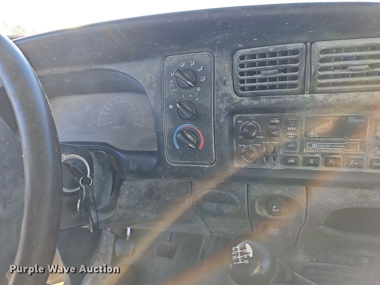 image for item DR5902 2001 Dodge Ram 3500 Laramie SLT  bale bed pickup truck