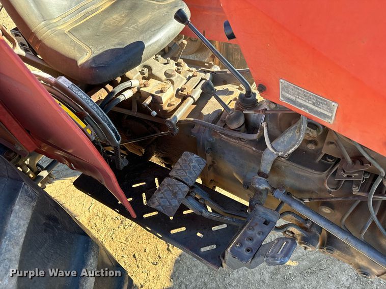 image for item GG9860 1990 Massey Ferguson 231  tractor