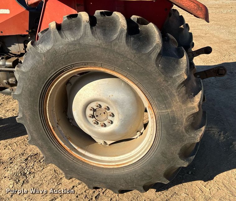 image for item GG9860 1990 Massey Ferguson 231  tractor