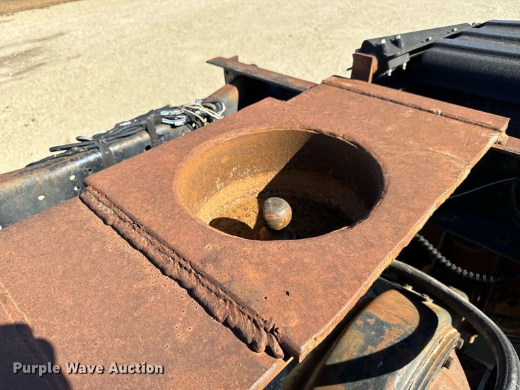 image for item GG9878 1985 Ford F700  truck cab and chassis