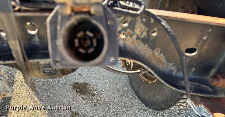 image for item GG9878 1985 Ford F700  truck cab and chassis