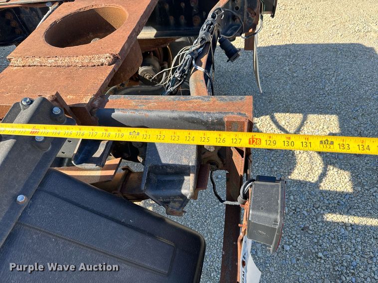 image for item GG9878 1985 Ford F700  truck cab and chassis