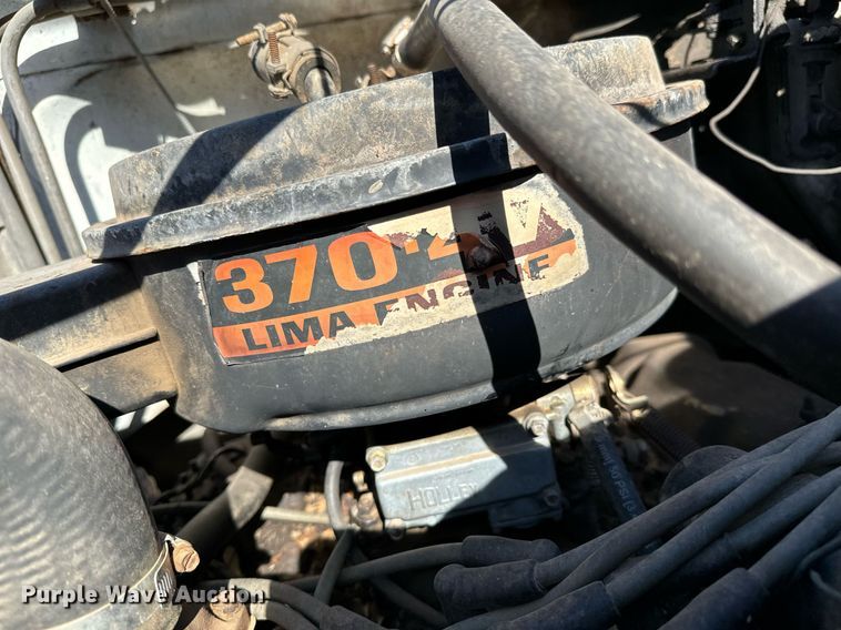 image for item GG9878 1985 Ford F700  truck cab and chassis