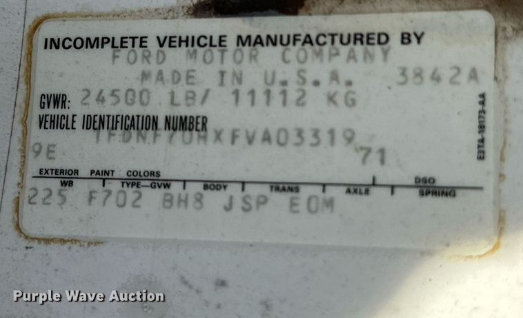 image for item GG9878 1985 Ford F700  truck cab and chassis