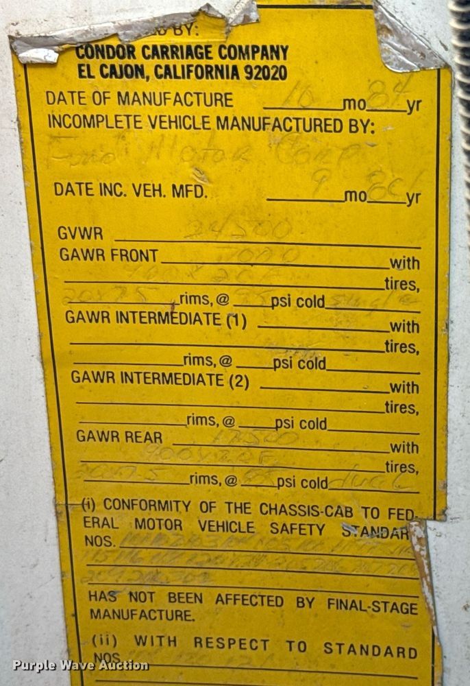 image for item GG9878 1985 Ford F700  truck cab and chassis