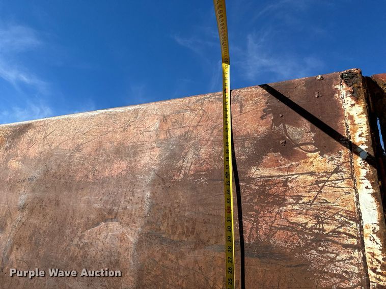 image for item GG9879 1983 Mack  grain truck