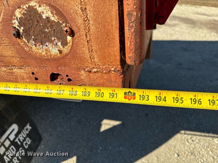 image for item GG9879 1983 Mack  grain truck