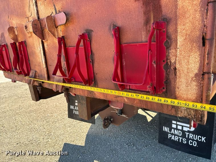 image for item GG9879 1983 Mack  grain truck