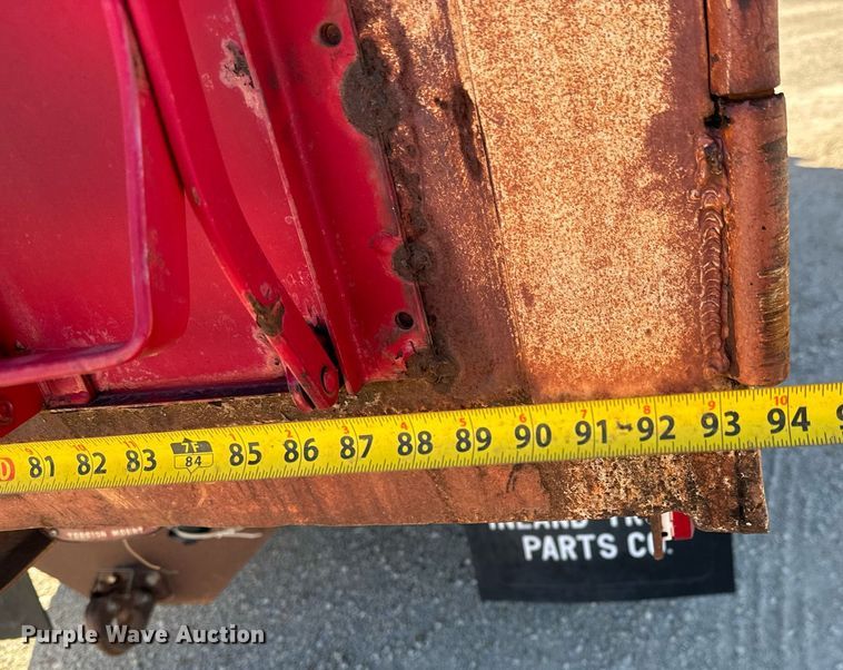 image for item GG9879 1983 Mack  grain truck