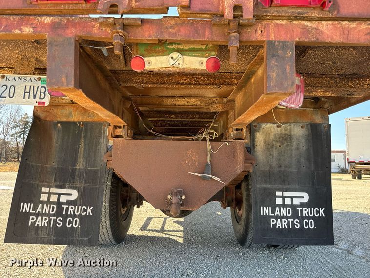 image for item GG9879 1983 Mack  grain truck