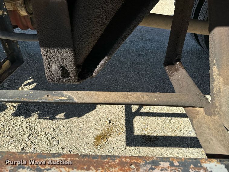 image for item GG9879 1983 Mack  grain truck