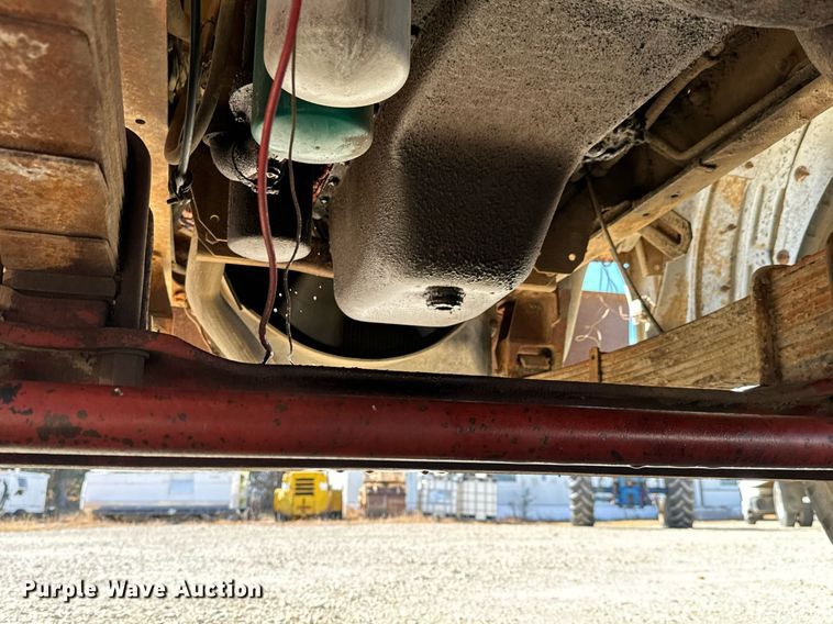 image for item GG9879 1983 Mack  grain truck