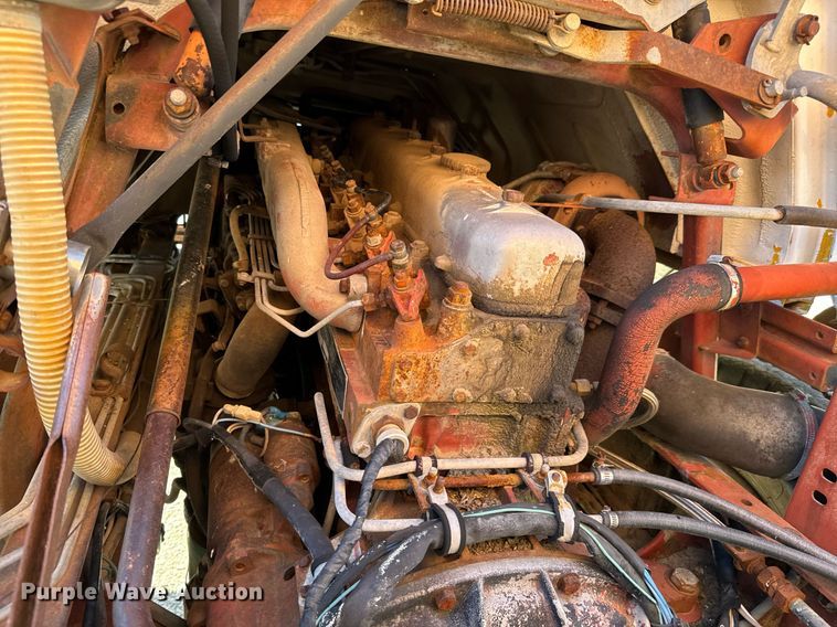 image for item GG9879 1983 Mack  grain truck