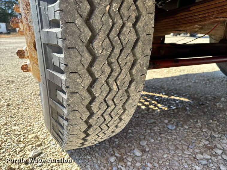 image for item GG9879 1983 Mack  grain truck