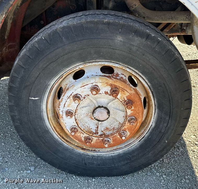 image for item GG9879 1983 Mack  grain truck