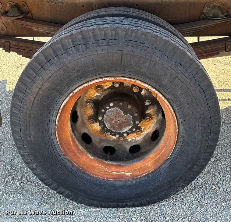 image for item GG9879 1983 Mack  grain truck