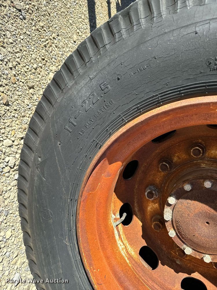 image for item GG9879 1983 Mack  grain truck