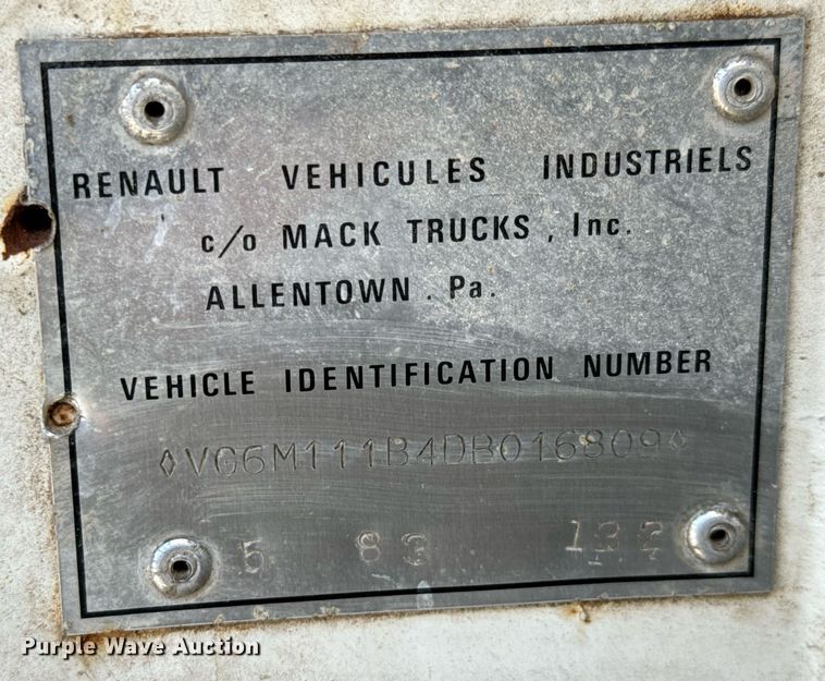 image for item GG9879 1983 Mack  grain truck