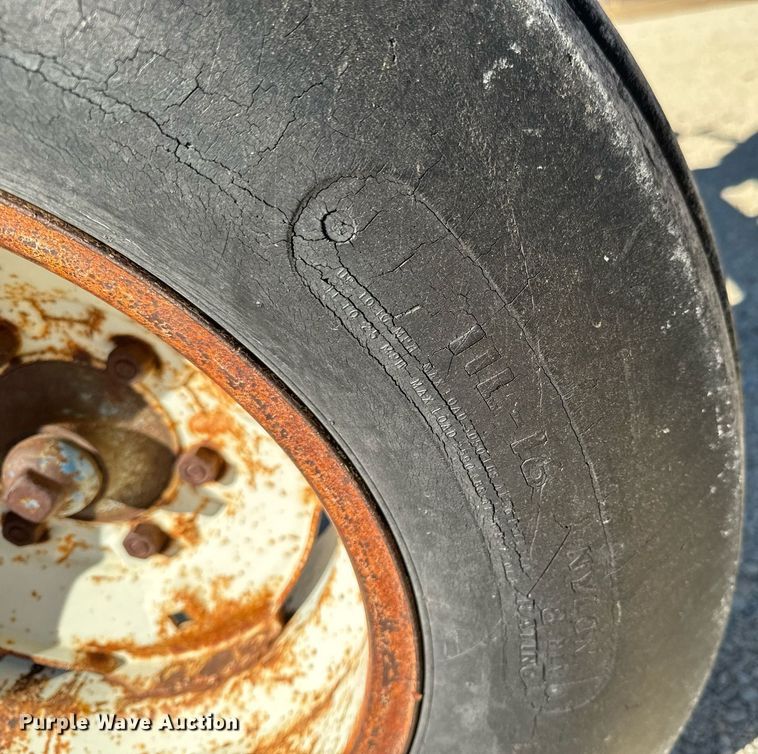 image for item GG9880 Ford 6000  tractor