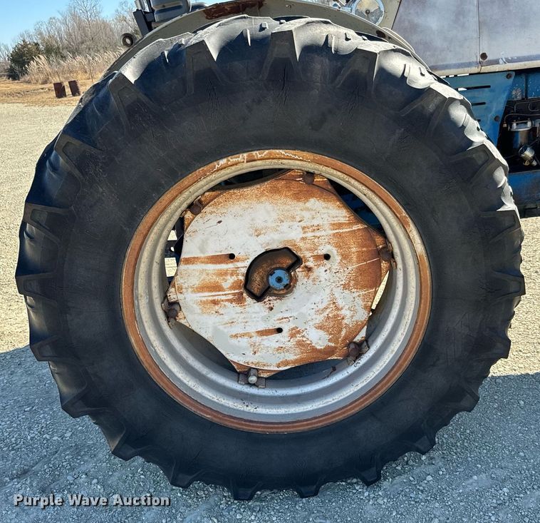 image for item GG9880 Ford 6000  tractor