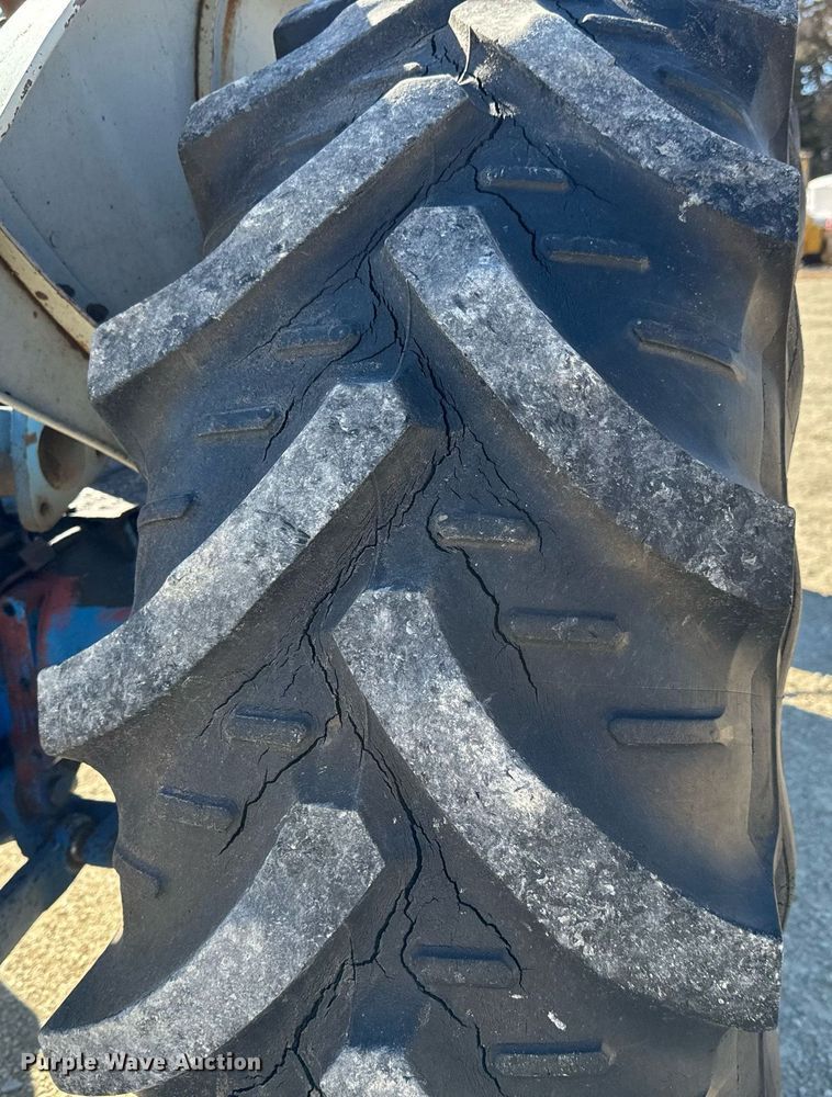 image for item GG9880 Ford 6000  tractor