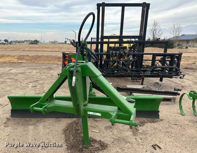 image for item IU9159 John Deere  blade