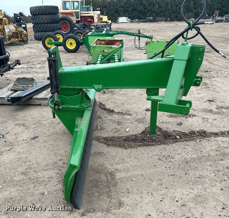 image for item IU9159 John Deere  blade