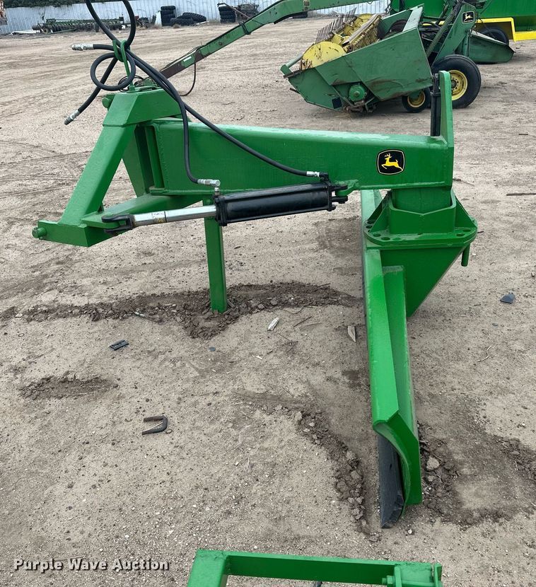 image for item IU9159 John Deere  blade