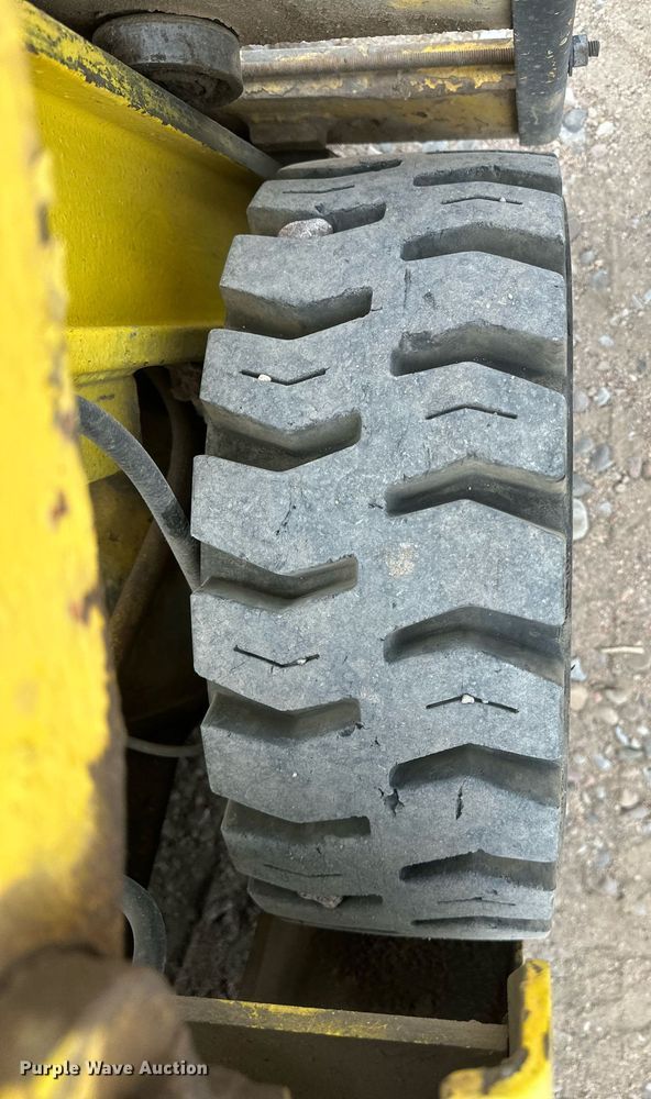 image for item IU9169 Yale G51C-040-CFS-G  forklift