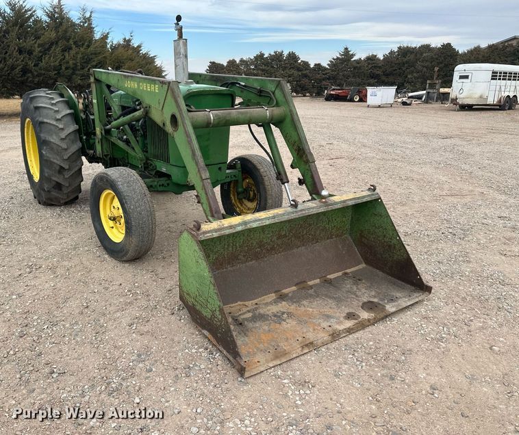 image for item IU9170 1975 John Deere 2630  tractor