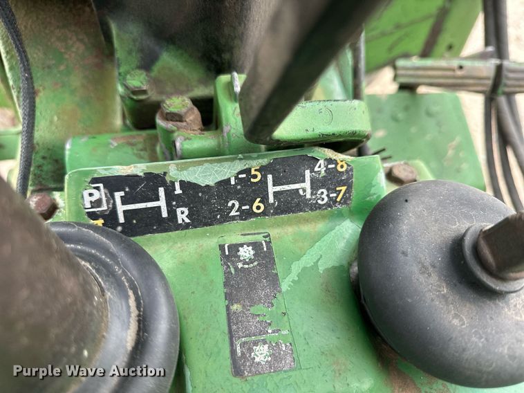 image for item IU9170 1975 John Deere 2630  tractor