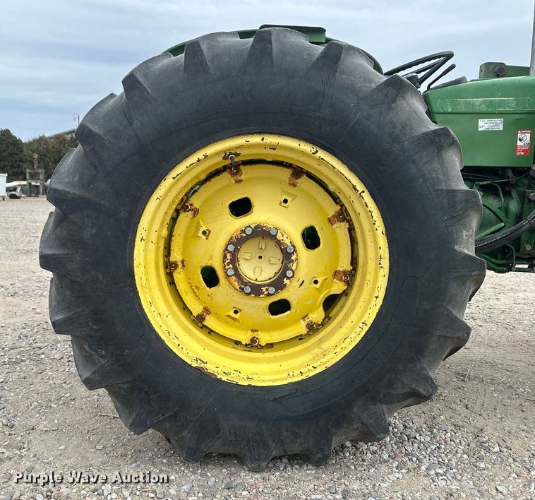 image for item IU9170 1975 John Deere 2630  tractor